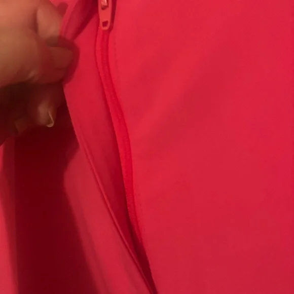 Gorgeous Suit in Vibrant Pink Suit. BRAND NEW WT- entire suit ! - Picture 11 of 16